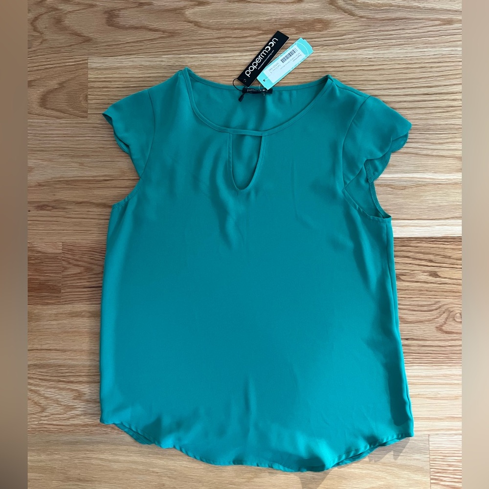 NWT Papermoon Afryn Scallop Sleeve Blouse